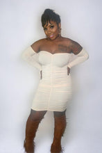 Cargar imagen en el visor de la galería, Scrunch Off Shoulder Dress- Cream
