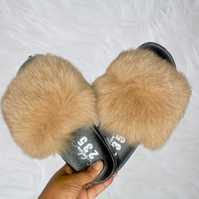 將圖片載入圖庫檢視器 Caramel Fur slides- Adult size (half covered)
