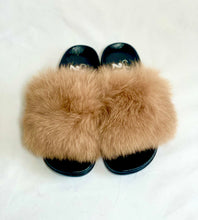 將圖片載入圖庫檢視器 Caramel Fur slides- Adult size (half covered)
