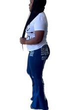 Load image into Gallery viewer, Peekaboo bell bottom jeans
